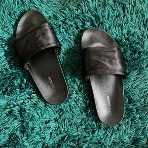 Steve Madden slides